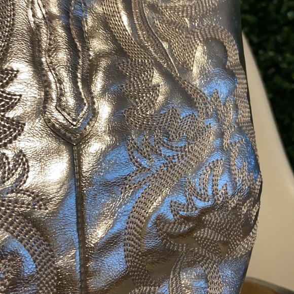 SZ 8 TAYLOR SILVER COWGIRL BOOTS LIKE NEW ! COSTUME CONCERT COCHELLA WESTERN - Picture 9 of 9
